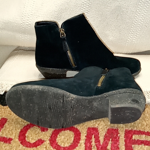Black Suede booties Unstructured by Clarks - Picture 7 of 9